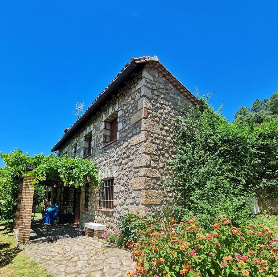 Casa Rural En Candeleda Con Piscina Y Un Maravilloso Jardin Bagian luar foto
