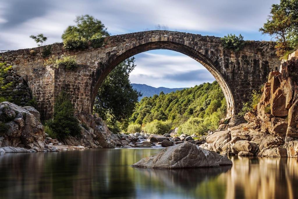 Casa Rural En Candeleda Con Piscina Y Un Maravilloso Jardin Bagian luar foto