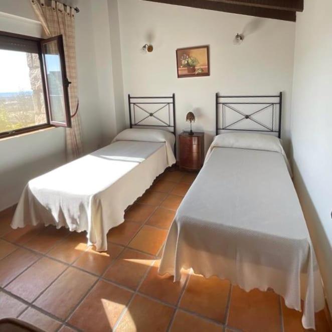 Casa Rural En Candeleda Con Piscina Y Un Maravilloso Jardin Bagian luar foto