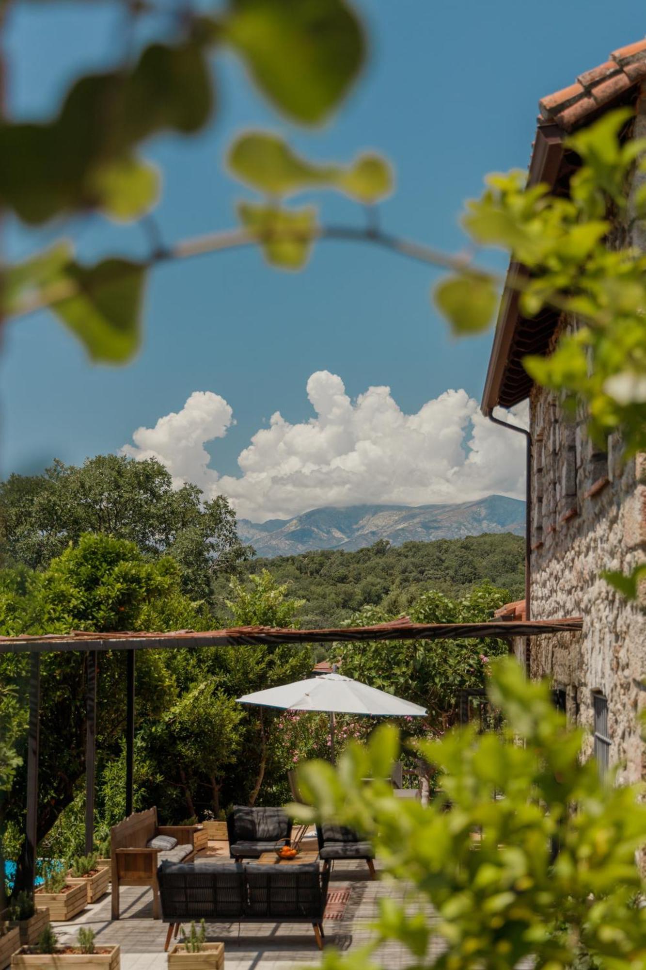 Casa Rural En Candeleda Con Piscina Y Un Maravilloso Jardin Bagian luar foto