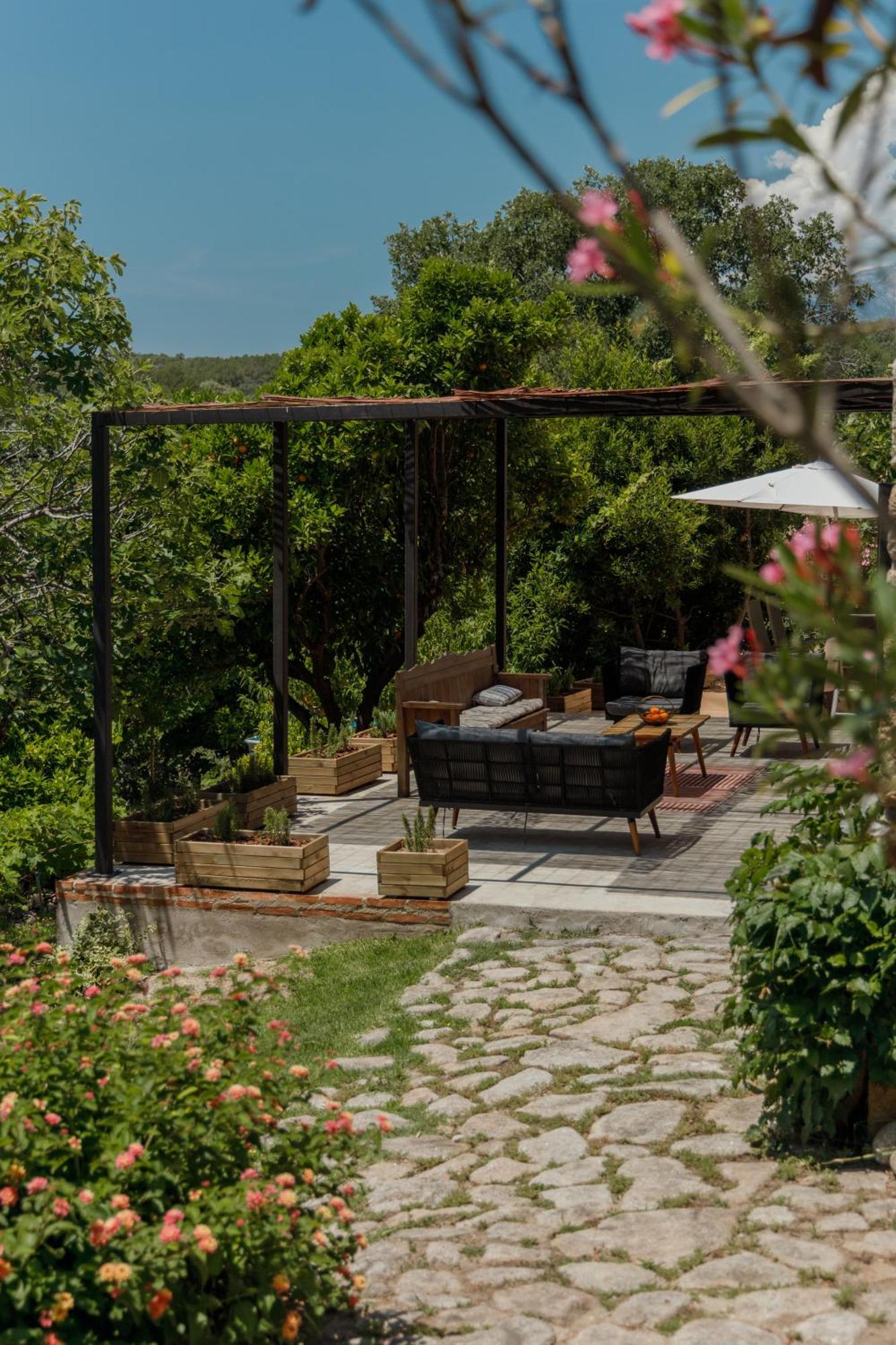 Casa Rural En Candeleda Con Piscina Y Un Maravilloso Jardin Bagian luar foto